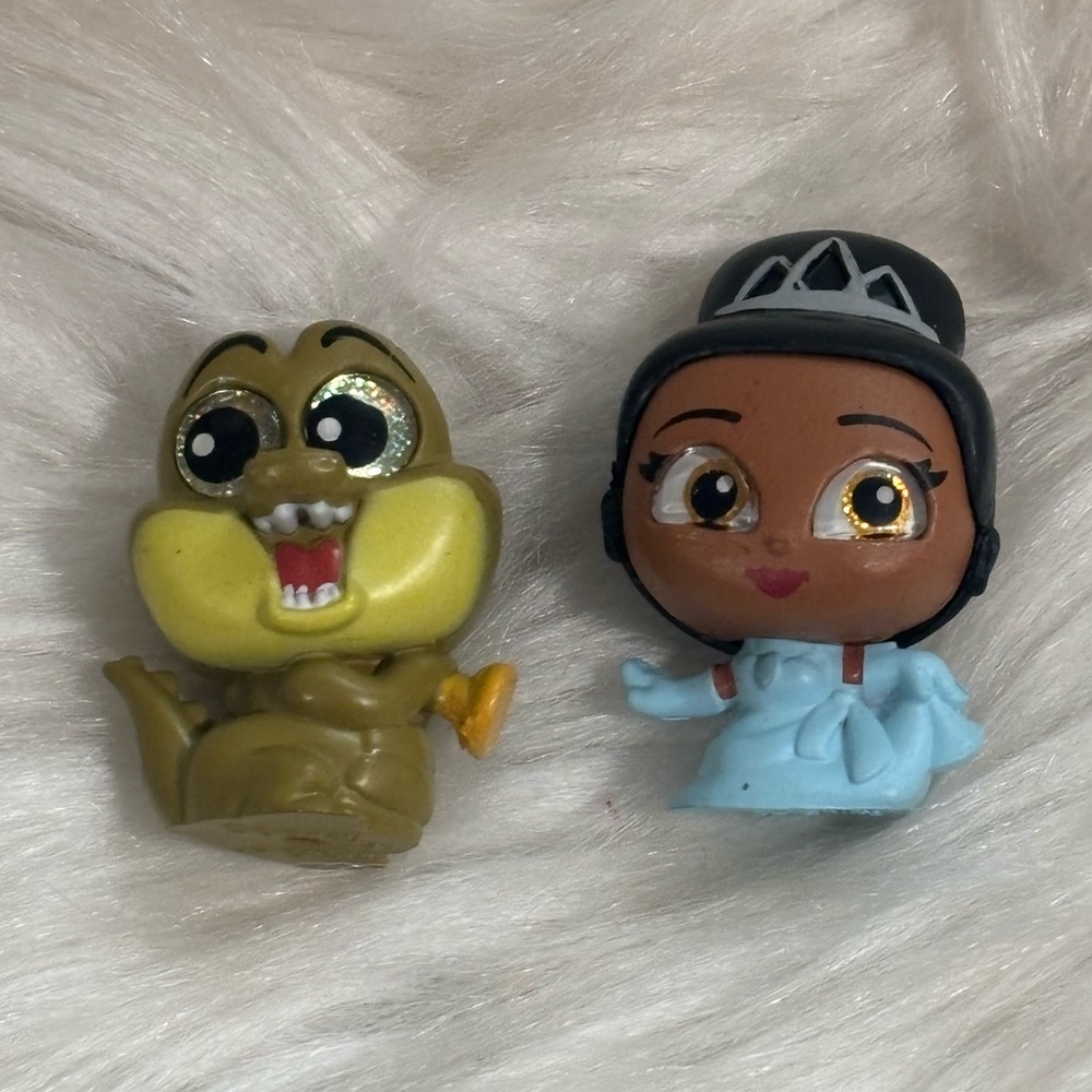 Disney Doorables Princess and Frog Tiana and Louis Toy Figure Set